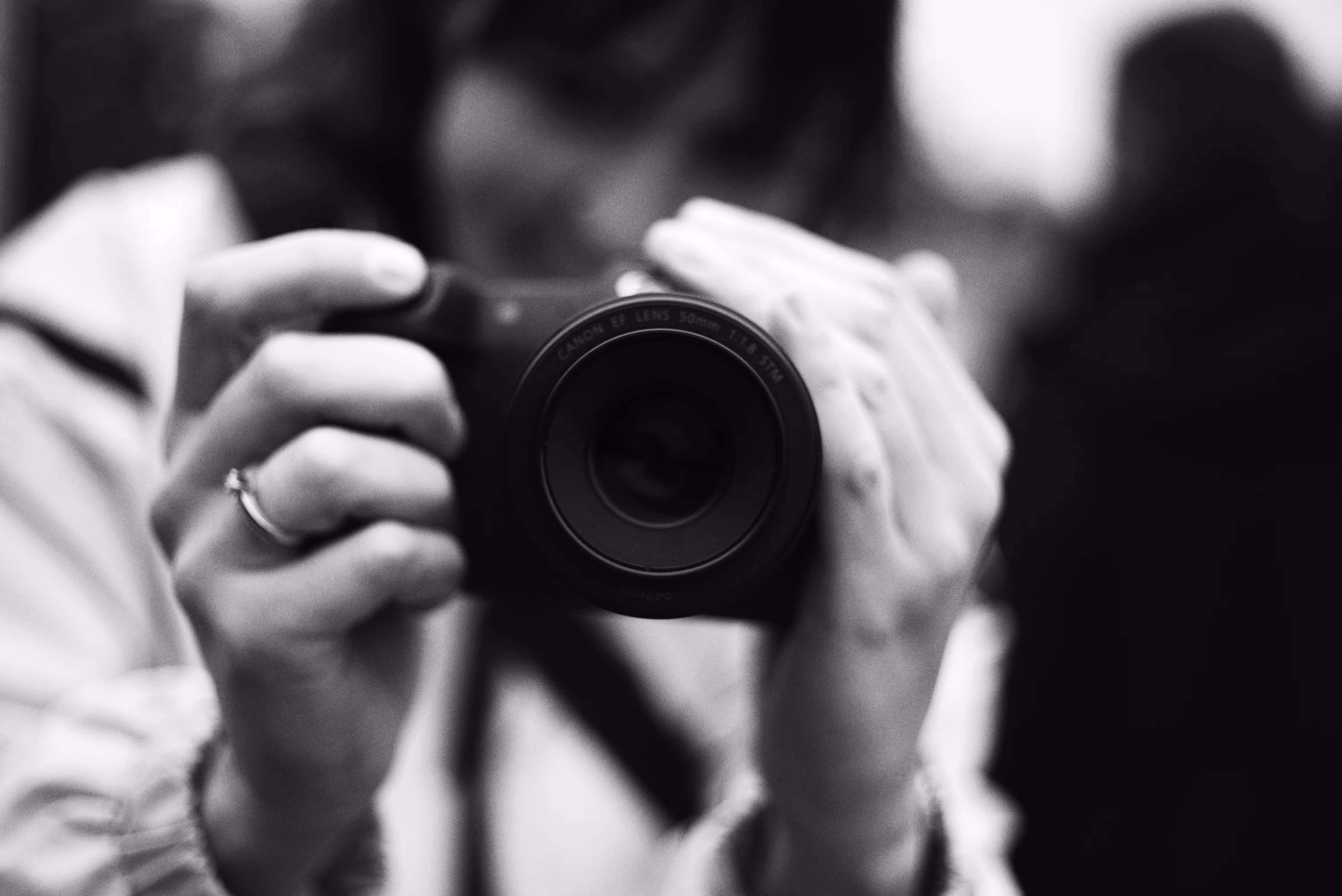 Ricoh GR IV Monochrome огляд 2026: камера тільки для чорно-білого