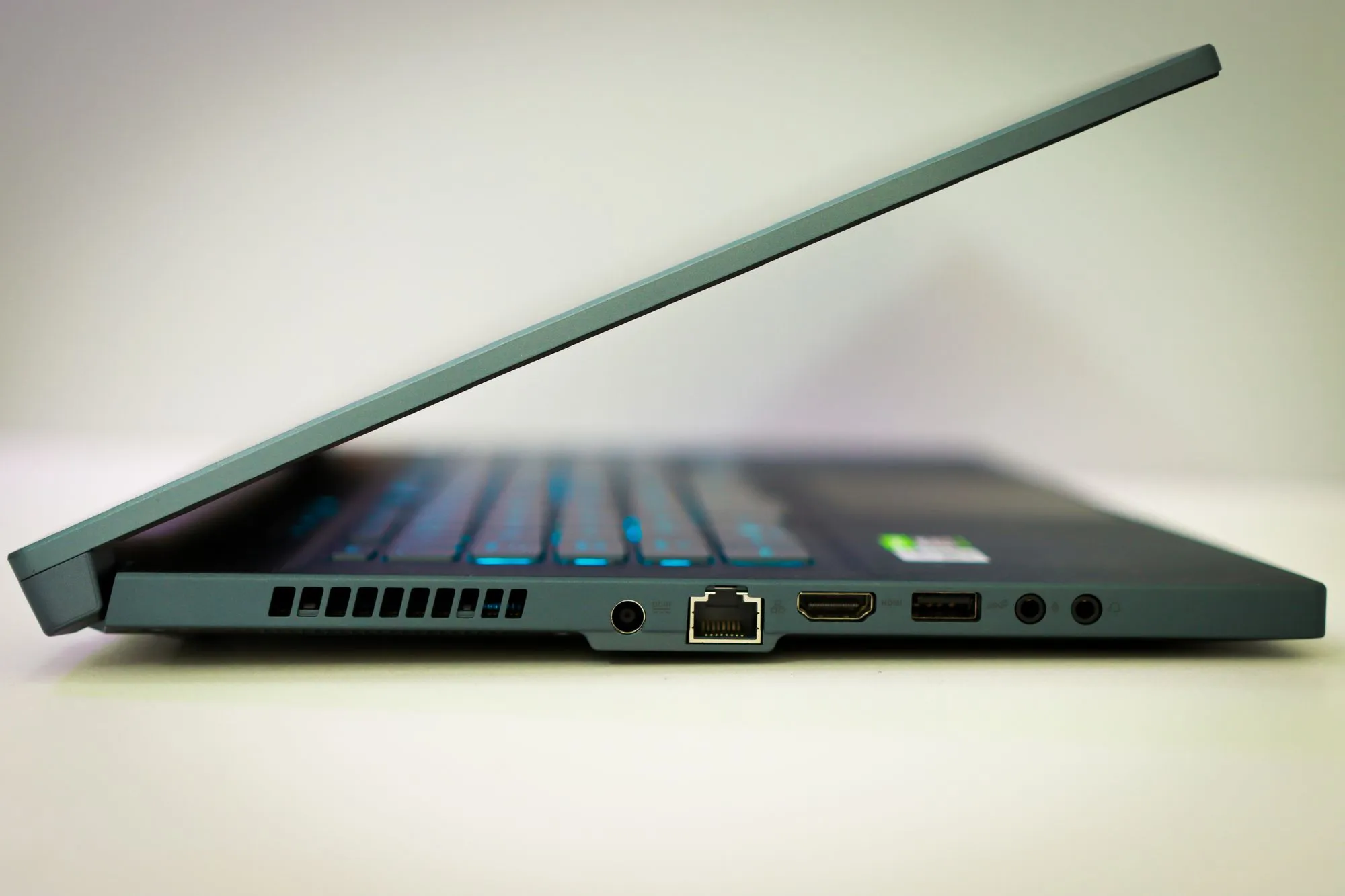 ROG Zephyrus G16 (2026) GU606 review: power and style