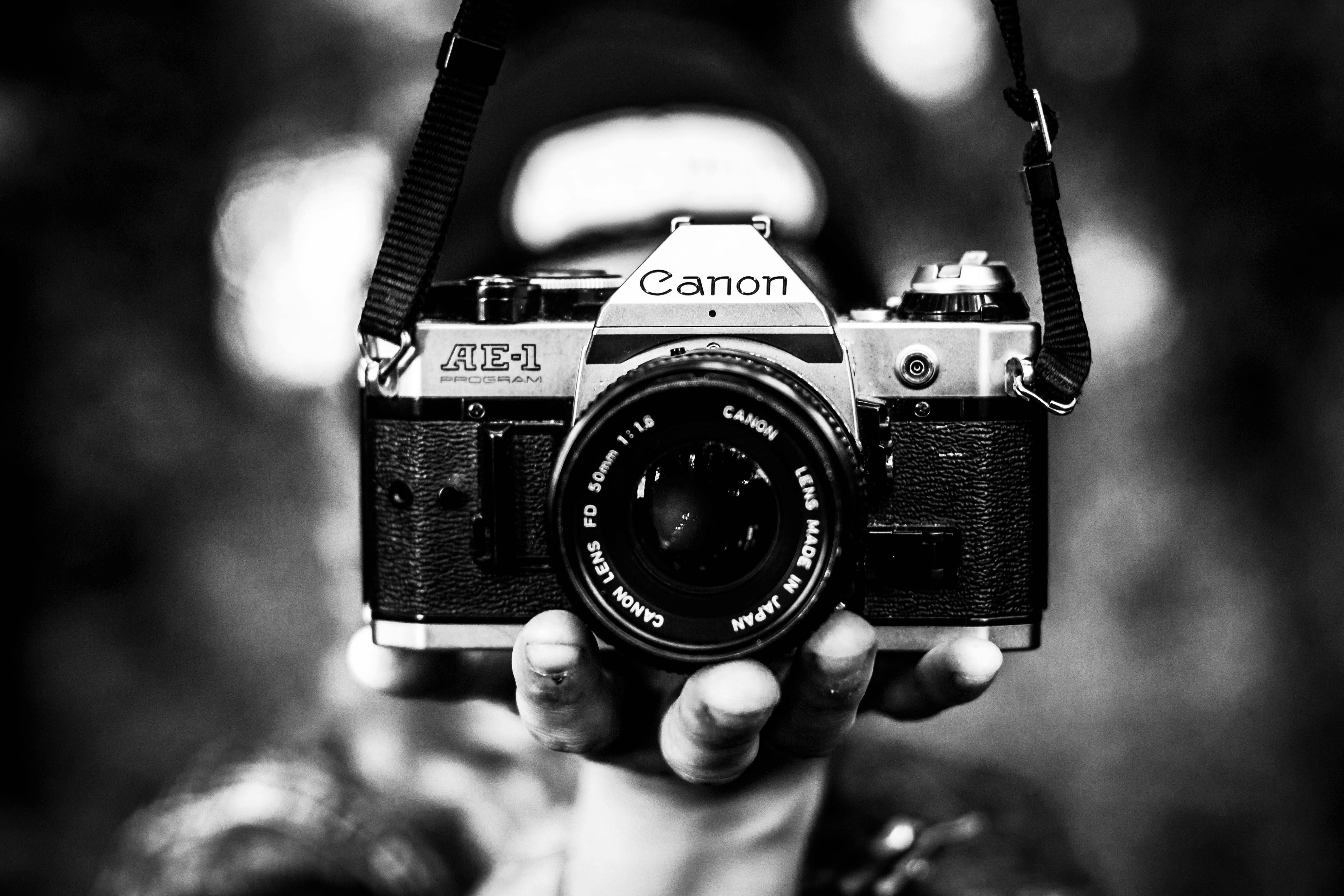 Ретро-камера Canon в стилі AE-1 (EOS RE-1) - очікування гучного анонсу 2026 року в Україні